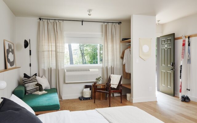 Somewhere Inn Calabogie