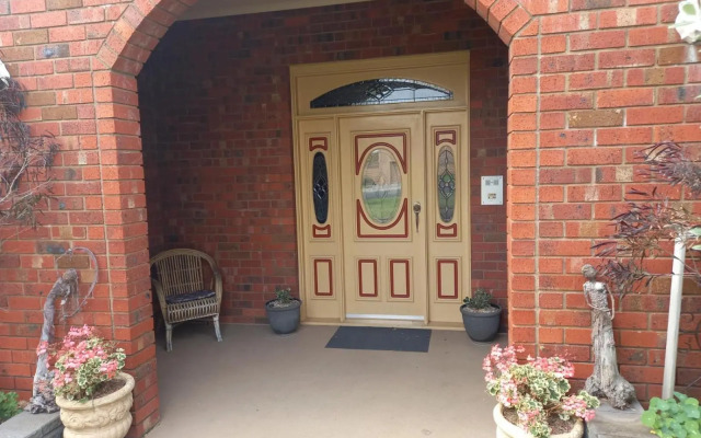 Ocean Aspect and Central to CBD - CoSheirm Apartments On Merri