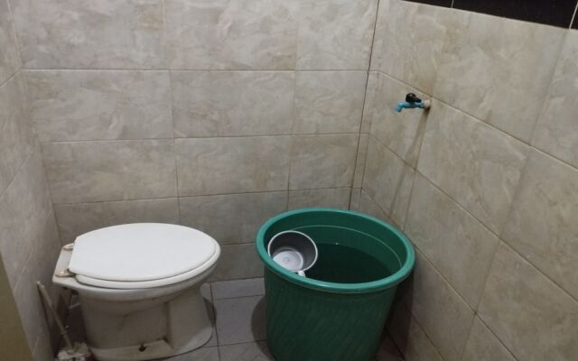 OYO Life 93403 Penginapan Adinda