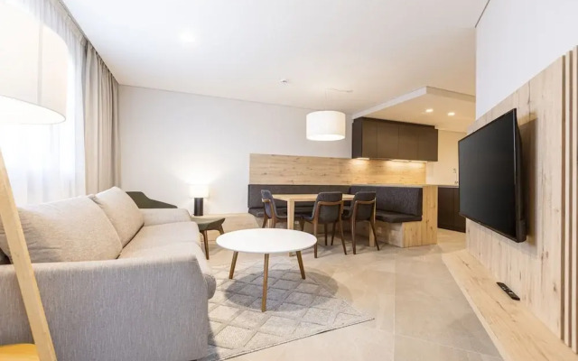 Apartment With Balcony/terrace