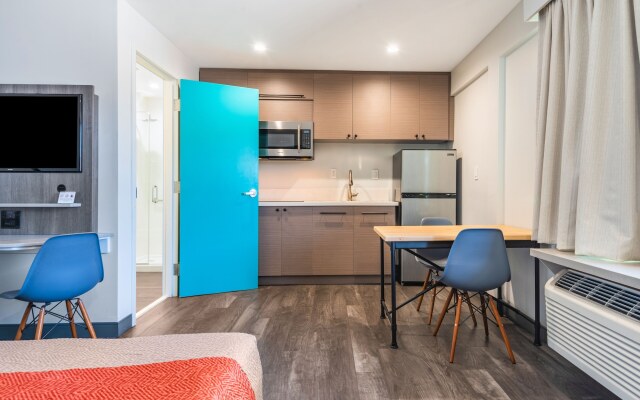 Solo Motel - Broadway