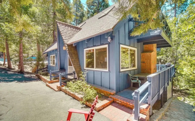 Steps to Lake Arrowhead: Cabin w/ Bbq!