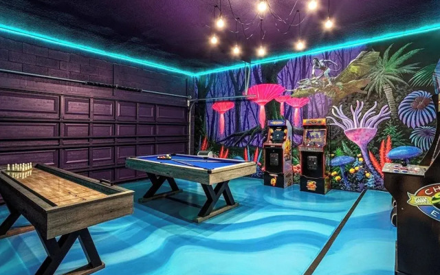 Upstay - Guest Home w Cinema Theme Rooms
