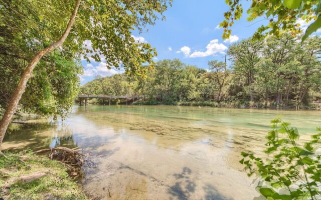 Guadalupe River Retreat RR 1324 4 Bedroom Home by RedAwning