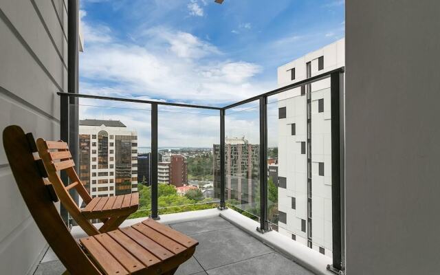 QV Brand New in the City - 889