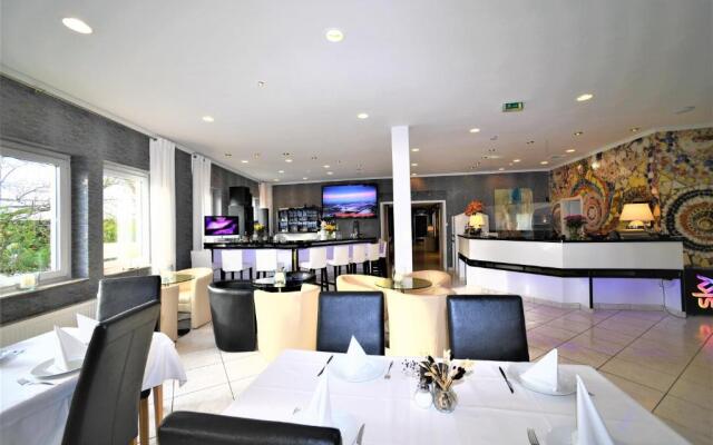 Ascot Hotel
