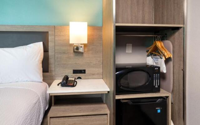 Travelodge by Wyndham LAX