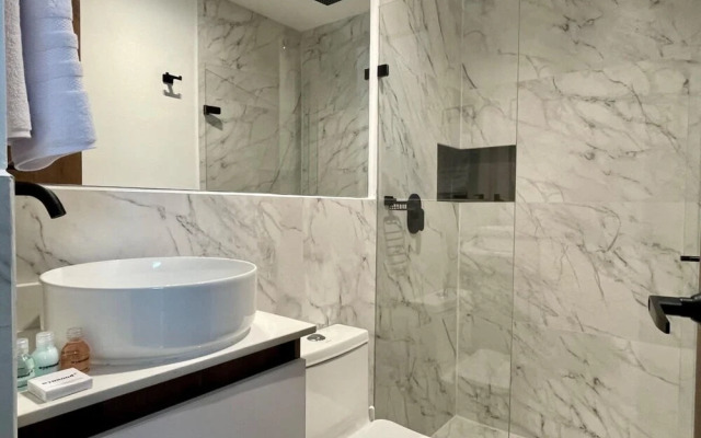 w Impressive 3BR With Balcony in Laureles