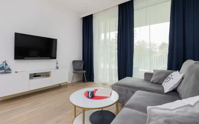 Apartment Redlowo & 2 Bedroom by Renters