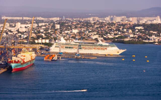 Adlas Condo by the Beach