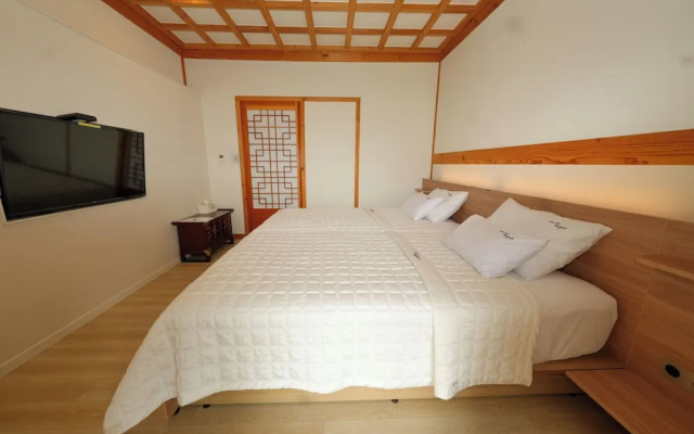 Wiyeonjae Hanok Stay