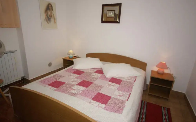 Charming Apartment in Banjole Near Sea