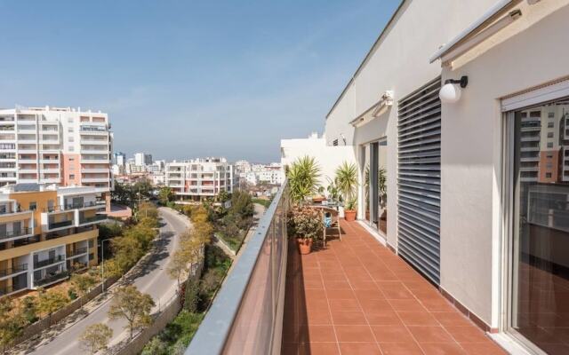 Beautiful 1 Bedroom Apartment With Stunning View