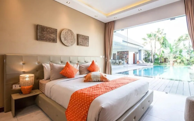 Stunning 6 Bedroom Villa Only 400m to the Beach