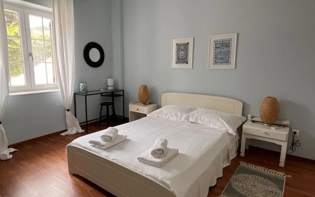 The Elegant Summer House