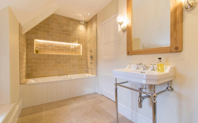 Atherstone Farmhouse