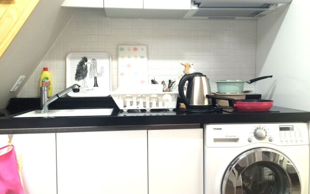 Myeongdong Artmonstay Guesthouse