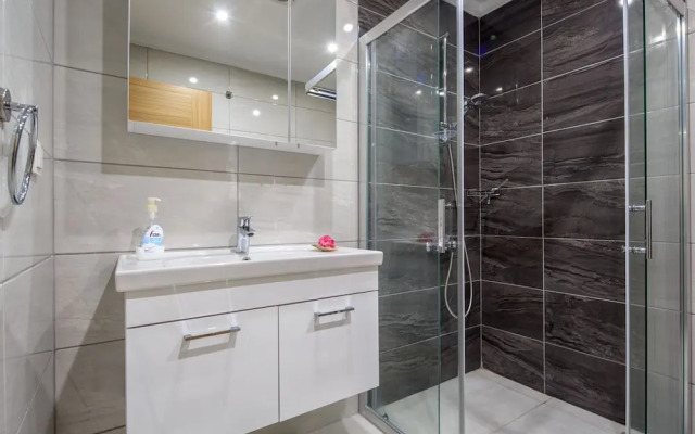 Orka World F1 Apartment