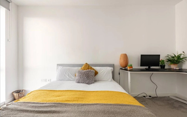 Impeccable 2-bed Apartment in Wembley