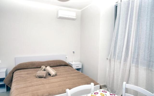 One bedroom appartement with wifi at Napoli