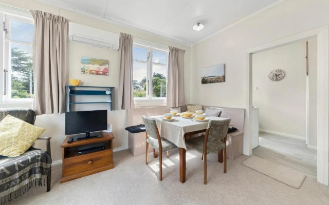The Beach House - Kapiti Coast Holiday Home