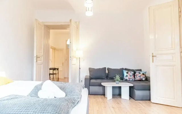 Quick Center Access 2BR Apt For Groups