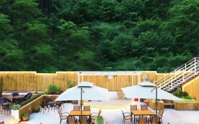 Qingcheng Mountain Know Village Private Tang Homestay