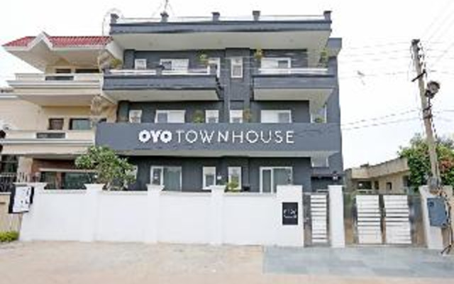 OYO Townhouse 018 Medanta