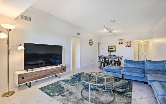< 1 Mi to Siesta Key Beach: Condo w/ Pool