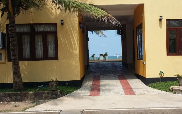 Airport Beach Villa