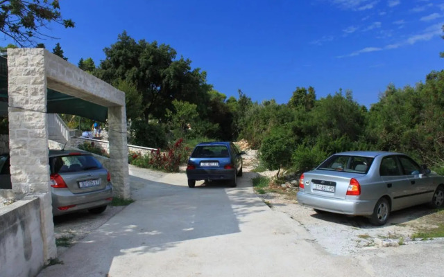 Seaside apartments with a swimming pool Kneza, Korcula - 9269