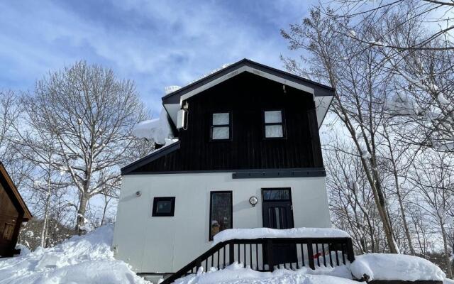 Dan Niseko こだわりの薪ストーブで暖かな時間を