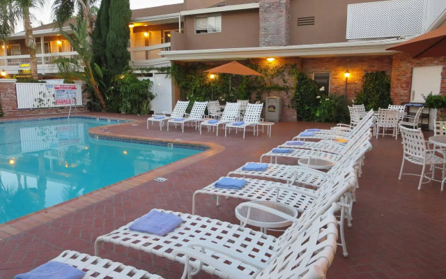 Best Western Plus Carriage Inn