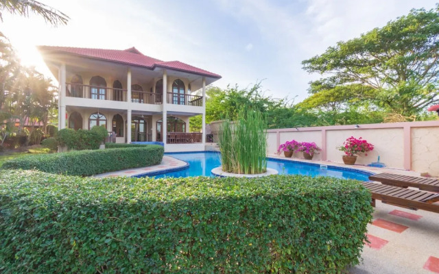 4 BR Pool Villa in Great Location - CV4