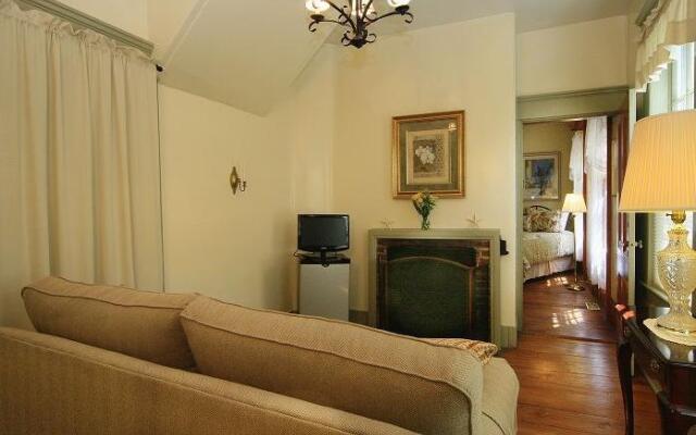 One Centre Street Inn