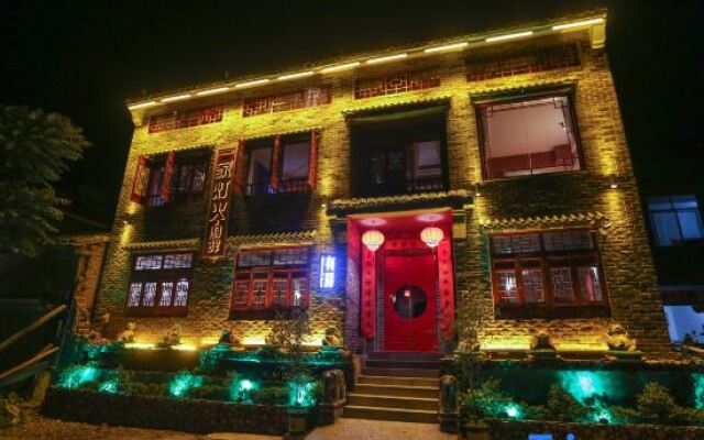 Yijia Denghuo Lakeside Boutique Hotel