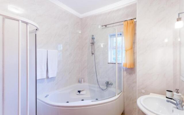 CoolHouses Algarve Luz, 5 bed villa & pool, Casa N