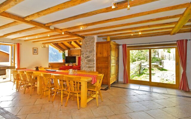 Pretty Chalet With Sauna & Skiing Nearby