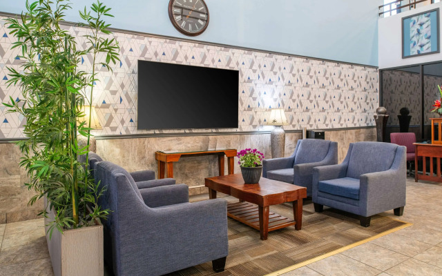 Days Inn & Suites by Wyndham Artesia