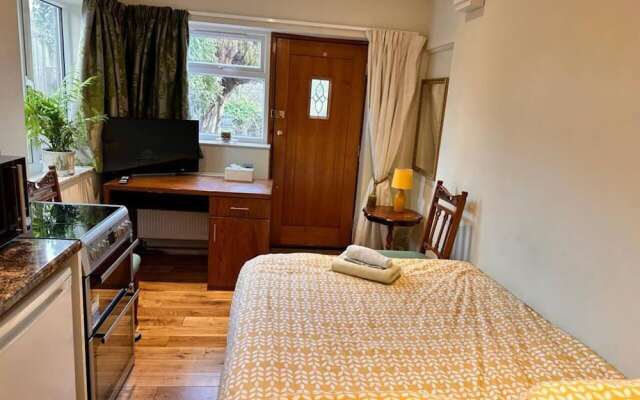 Fab Studio Room in Botley, Oxford