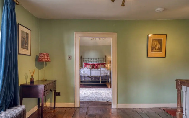 Stunning 4BD Home in Worcestershire