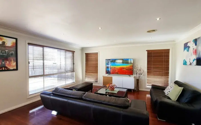St Albans House - Spacious and Modern Home