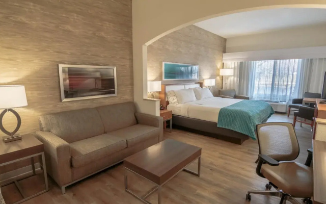 Holiday Inn Express & Suites Farmington by IHG