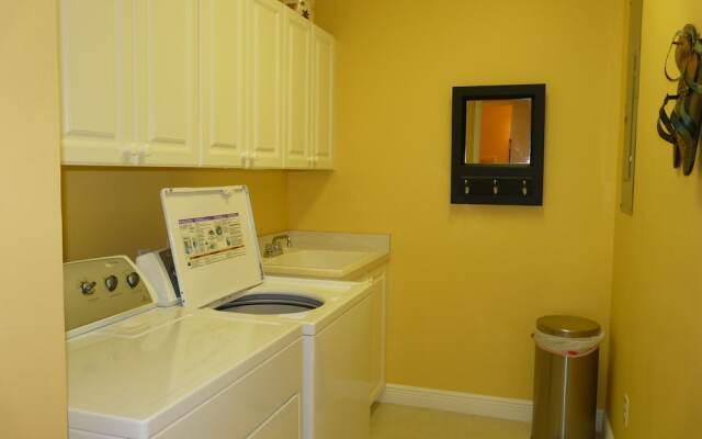 Spacious Condo With sky Views and Steps to South Beach