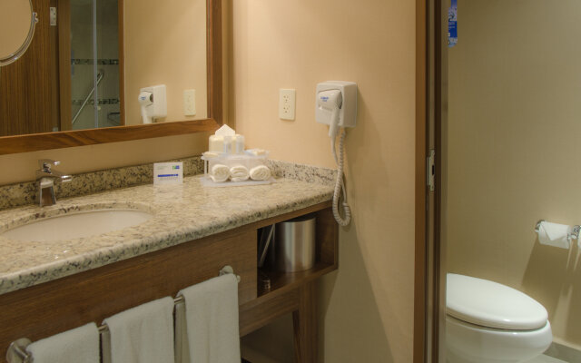 Holiday Inn Express & Suites Celaya by IHG
