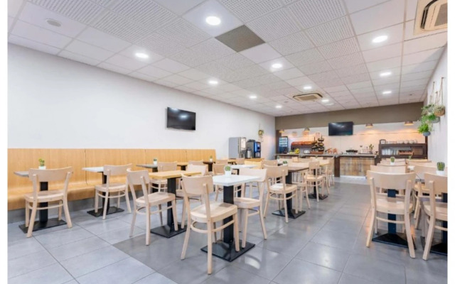 B&B HOTEL Maubeuge Louvroil