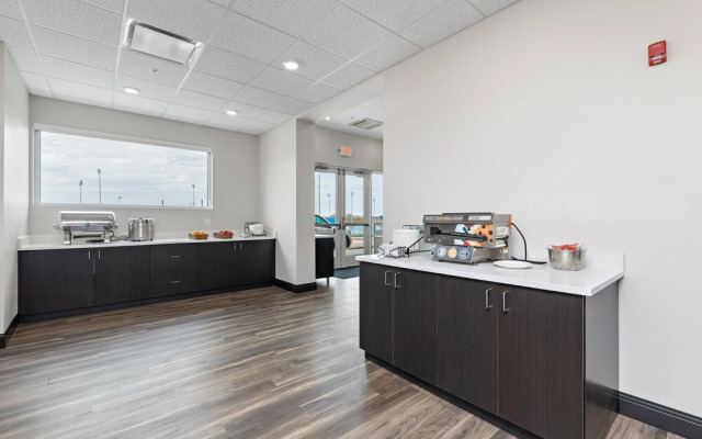 Holiday Inn Express Kansas City North Parkville An IHG Hotel
