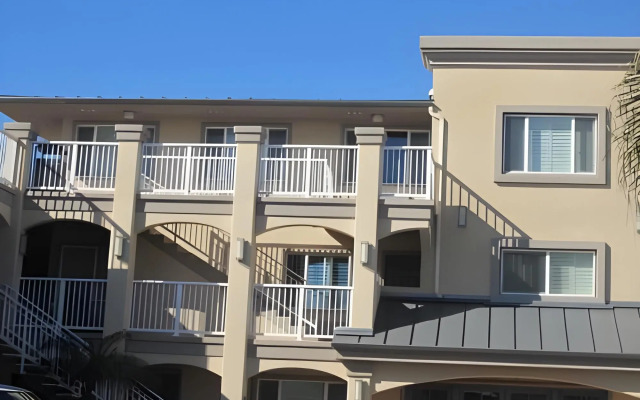 PB Surf Beachside Inn