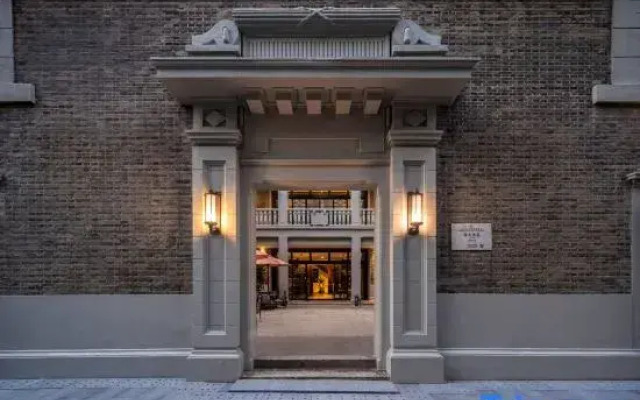 Blossom Manoir Lujiazui · Oriental Treasury