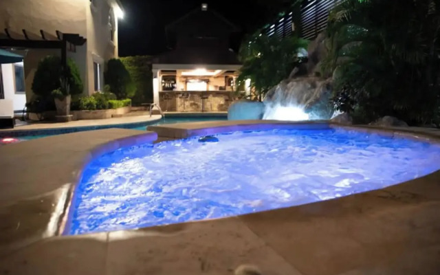 Orchids & Palms Villa